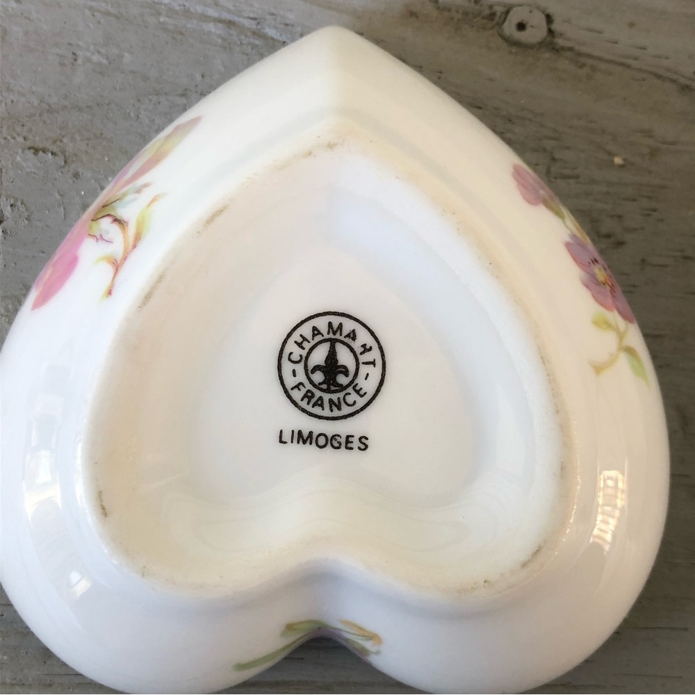 LIMOGES floral heart shaped TRINKET BOX - Picture 4 of 6
